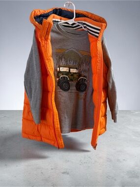 Joe Fresh Orange Puffer Vest size 4 with Gray Graphic Tee 4T
